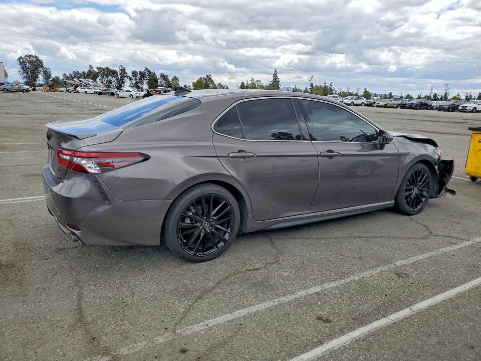 51902296 :رقم المزاد ، 4T1KZ1AK4MU055212 vin ، 2021 Toyota Camry مزاد بيع