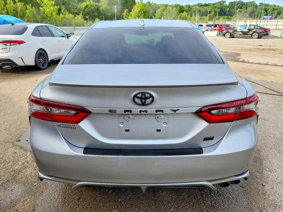 53656506 :رقم المزاد ، 4T1G11AK3MU418502 vin ، 2021 Toyota Camry مزاد بيع