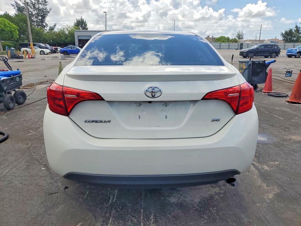54516776 :رقم المزاد ، 5YFBURHE2JP785775 vin ، 2018 Toyota Corolla مزاد بيع