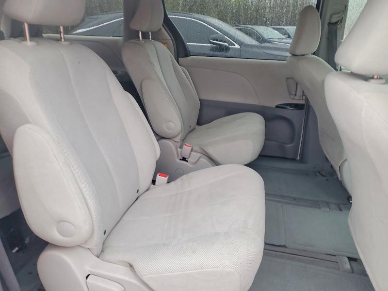 2011 Toyota Sienna მანქანა იყიდება აუქციონზე, vin: 5TDZK3DCXBS026726, აუქციონის ნომერი: 52387396