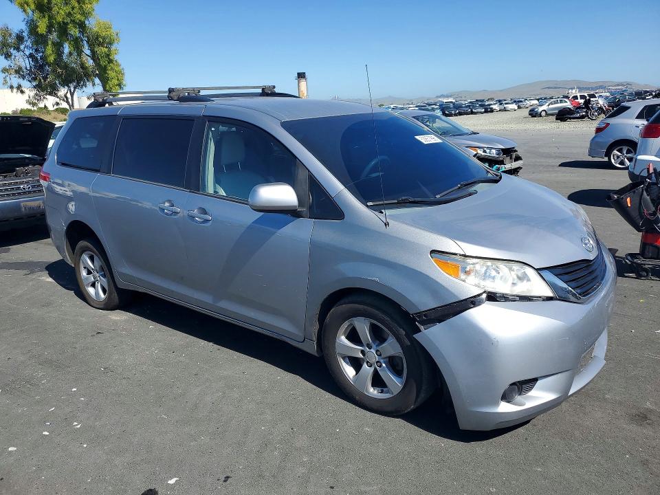2013 Toyota Sienna მანქანა იყიდება აუქციონზე, vin: 5TDKK3DC5DS282857, აუქციონის ნომერი: 53657996
