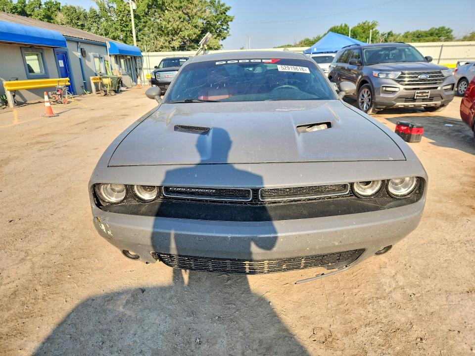 Продаж на аукціоні авто 2018 Dodge Challenger, vin: 2C3CDZBT0JH112604, номер лоту: 52919616