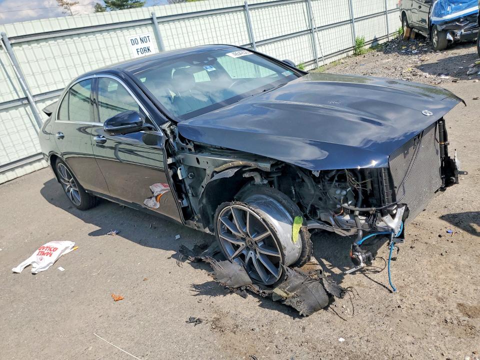48542526 :رقم المزاد ، W1KZF8EB1PB185937 vin ، 2023 Mercedes-benz E مزاد بيع