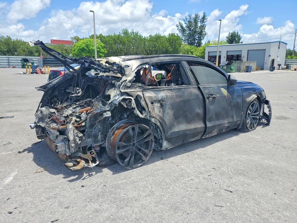 54669156 :رقم المزاد ، WA1CWBF17MD040771 vin ، 2021 Audi Sq8 مزاد بيع
