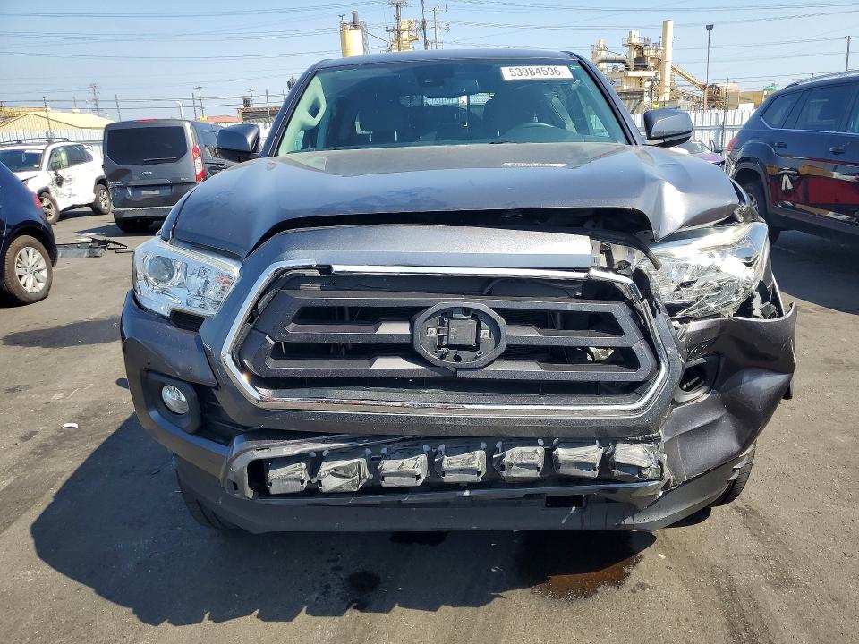 53984596 :رقم المزاد ، 5TFAZ5CNXMX103695 vin ، 2021 Toyota Tacoma مزاد بيع