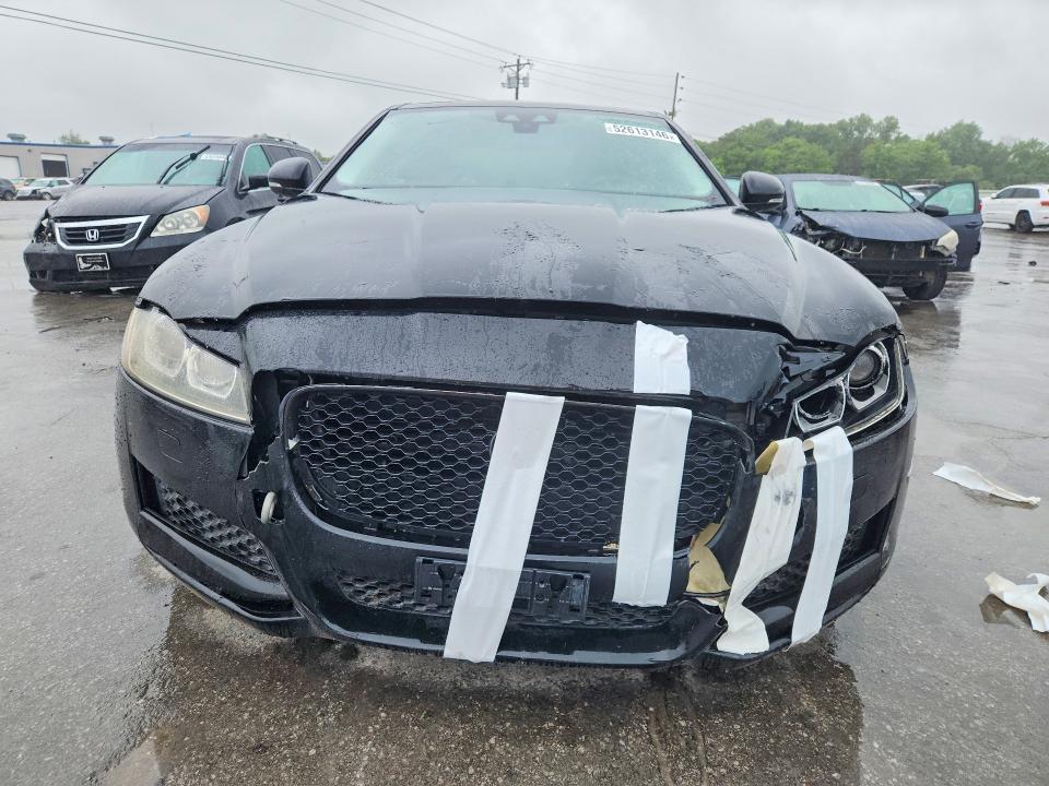 52613146 :رقم المزاد ، SAJBD4BN9HCY32252 vin ، 2017 Jaguar Xf مزاد بيع