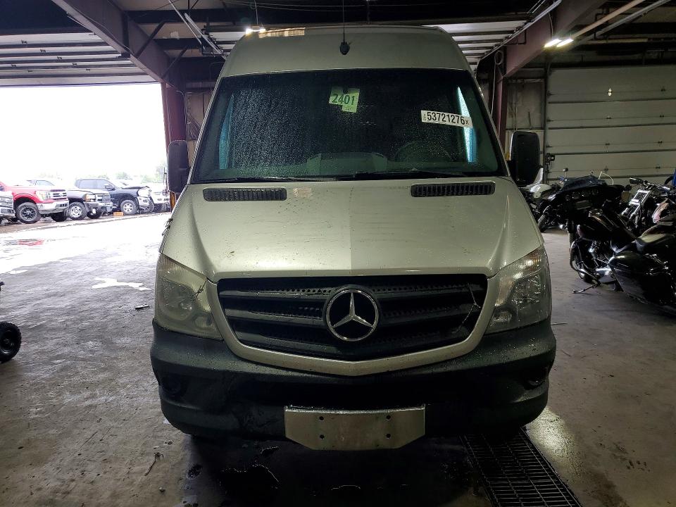 53721276 :رقم المزاد ، WD3PE8DC8F5957811 vin ، 2015 Mercedes-benz Sprinter مزاد بيع