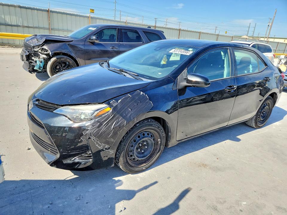 53704996 :رقم المزاد ، 5YFBURHE4JP831655 vin ، 2018 Toyota Corolla مزاد بيع
