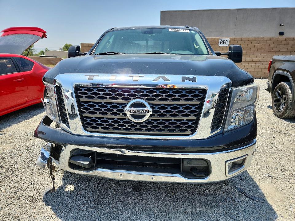 54684176 :رقم المزاد ، 1N6AA1E54HN557968 vin ، 2017 Nissan Titan مزاد بيع