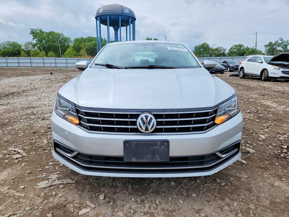 54173516 :رقم المزاد ، 1VWBT7A33HC030487 vin ، 2017 Volkswagen Passat مزاد بيع