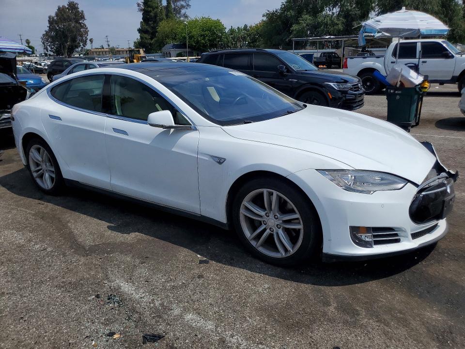 53805706 :رقم المزاد ، 5YJSA1S15EFP30383 vin ، 2014 Tesla Model S مزاد بيع