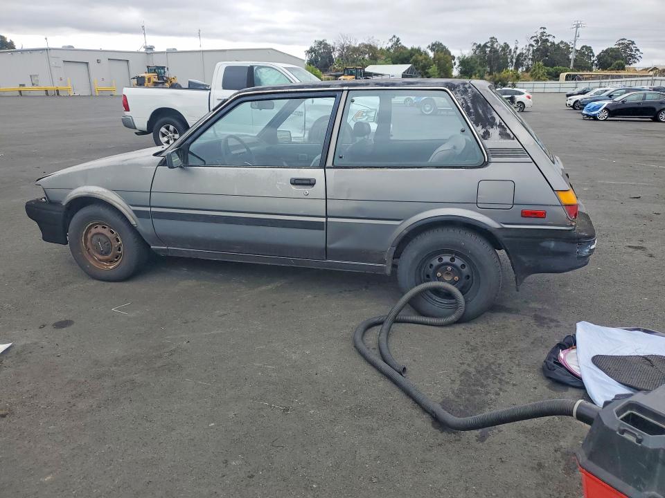 55351986 :رقم المزاد ، 1NXAE82G4JZ527804 vin ، 1988 Toyota Corolla مزاد بيع