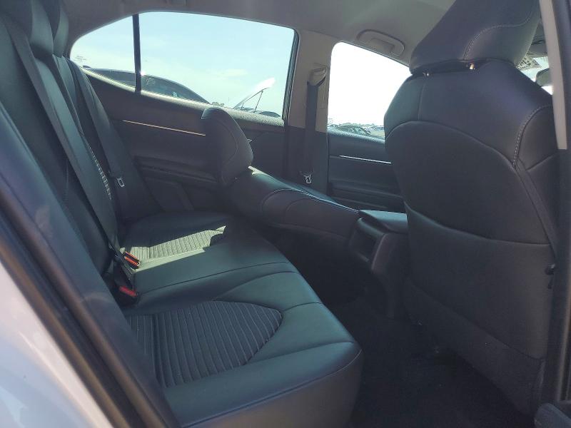 54633846 :رقم المزاد ، 4T1B11HK4JU101470 vin ، 2018 Toyota Camry مزاد بيع