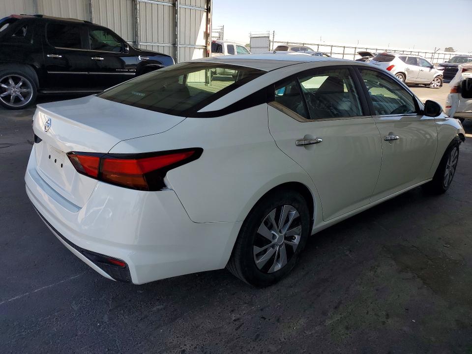 53206816 :رقم المزاد ، 1N4BL4BV4MN417037 vin ، 2021 Nissan Altima مزاد بيع