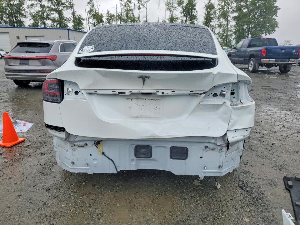 53088586 :رقم المزاد ، 7SAXCBE57PF365585 vin ، 2023 Tesla Model X مزاد بيع
