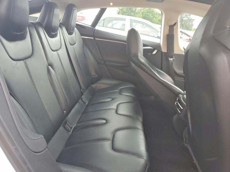 52258526 :رقم المزاد ، 5YJSA1S29FF085814 vin ، 2015 Tesla Model S مزاد بيع