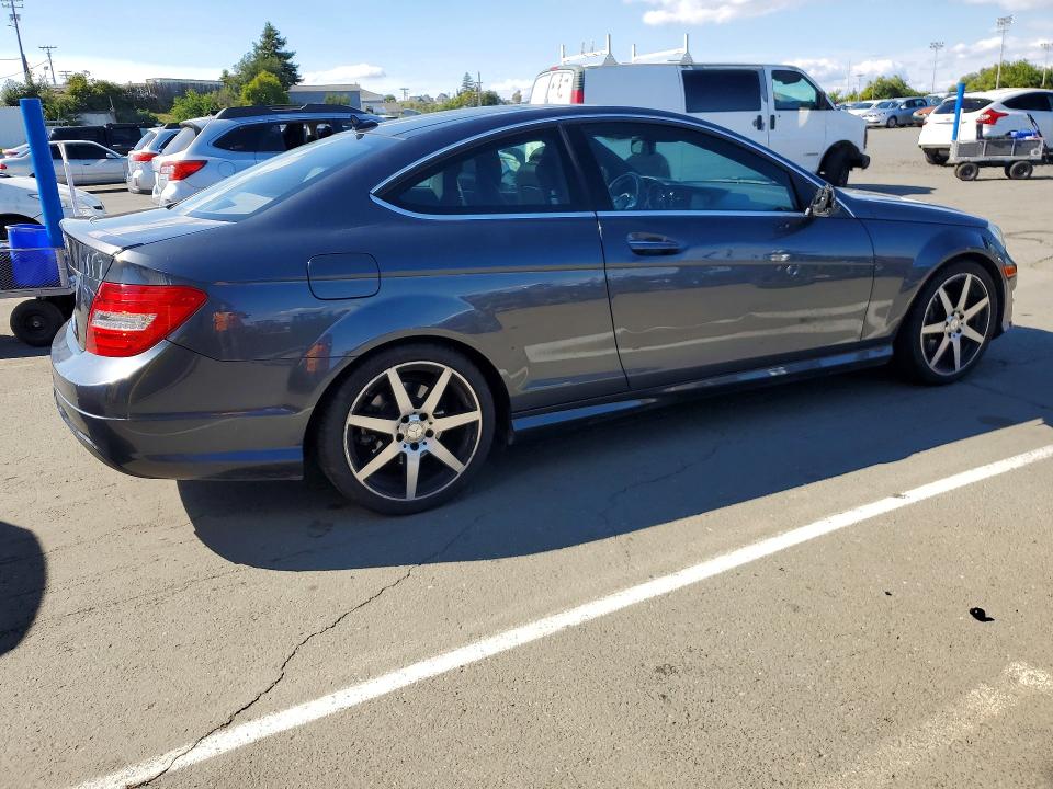 2015 Mercedes-benz C მანქანა იყიდება აუქციონზე, vin: WDDGJ4HB0FG383999, აუქციონის ნომერი: 55445396