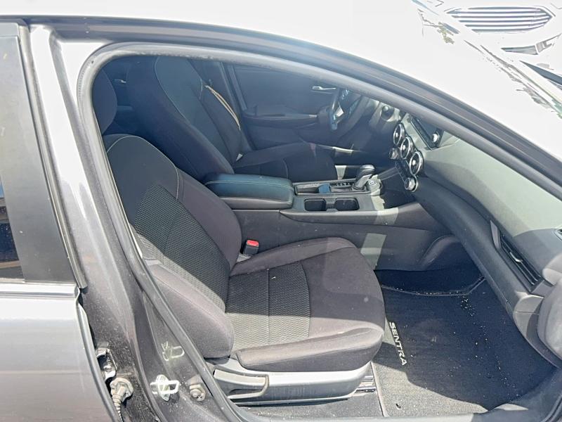 55615126 :رقم المزاد ، 3N1AB8BV3NY239208 vin ، 2022 Nissan Sentra مزاد بيع