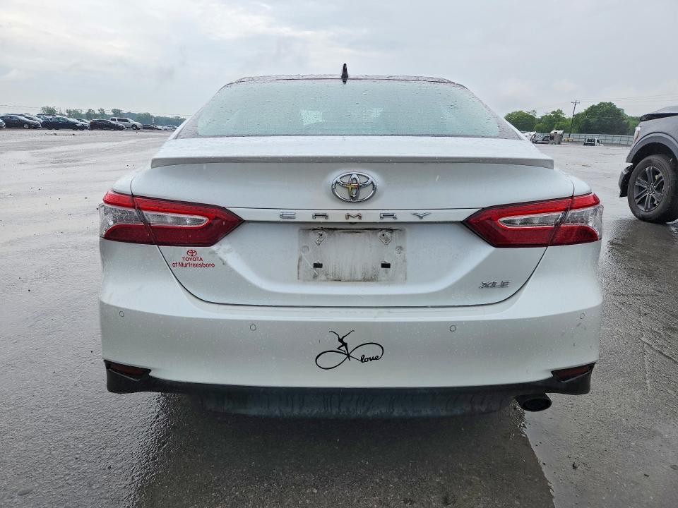 2018 Toyota Camry მანქანა იყიდება აუქციონზე, vin: 4T1B11HK3JU013008, აუქციონის ნომერი: 54399626