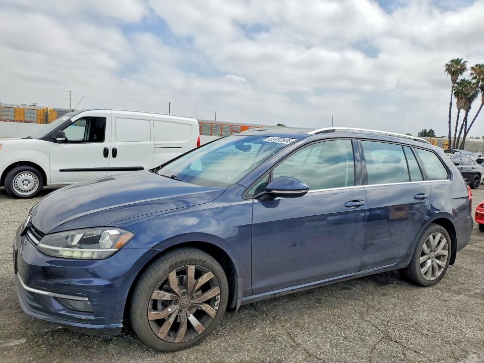 53492906 :رقم المزاد ، 3VWL17AU4JM767110 vin ، 2018 Volkswagen Golf Sportwagen مزاد بيع