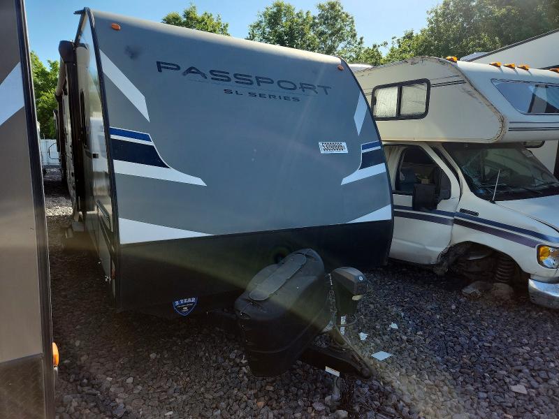 53098686 :رقم المزاد ، 4YDT26725MK410172 vin ، 2021 Keystone Passport مزاد بيع