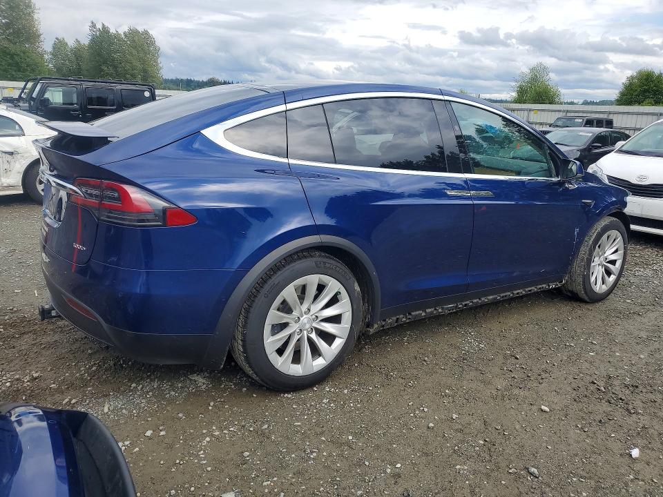 53762836 :رقم المزاد ، 5YJXCAE27JF105224 vin ، 2018 Tesla Model X مزاد بيع