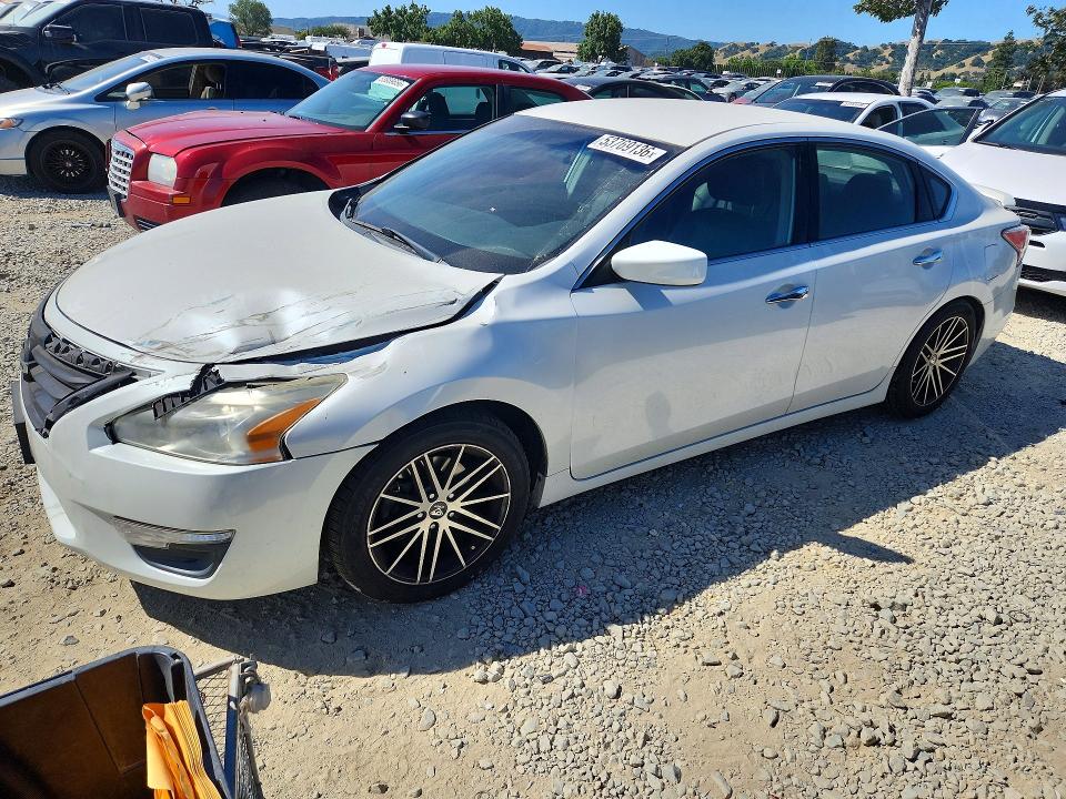 2013 Nissan Altima მანქანა იყიდება აუქციონზე, vin: 1N4AL3AP5DC200701, აუქციონის ნომერი: 53769136