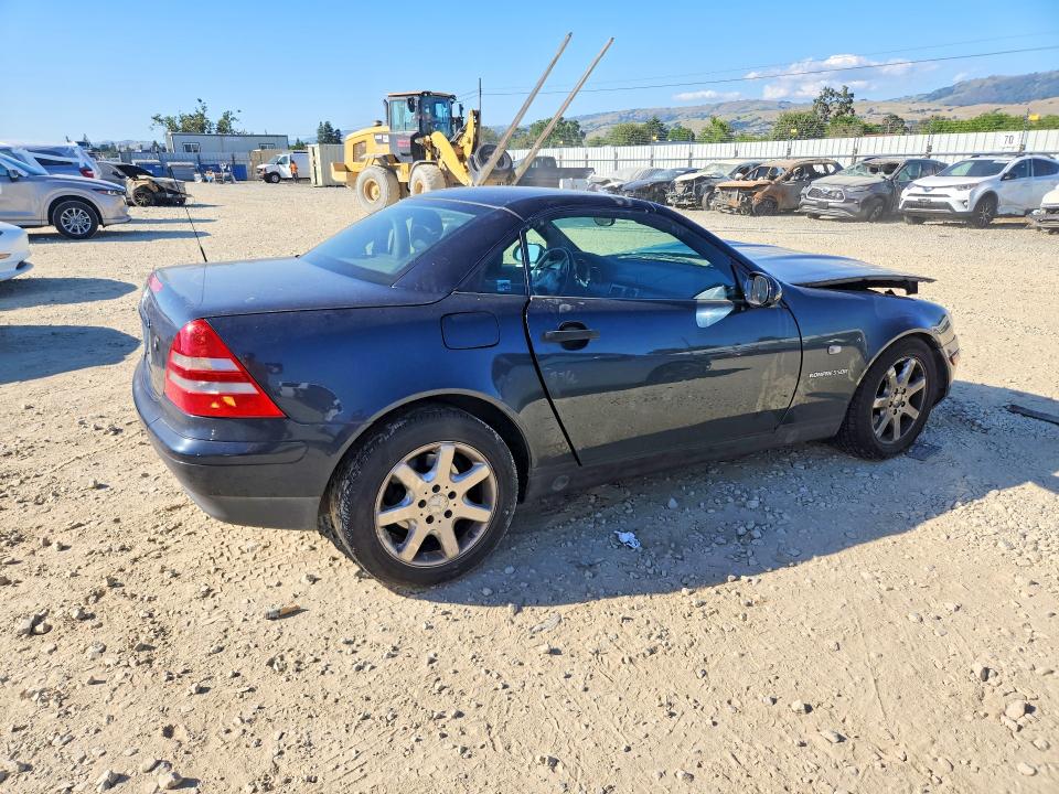 52577506 :رقم المزاد ، WDBKK47F5WF078136 vin ، 1998 Mercedes-benz Slk مزاد بيع