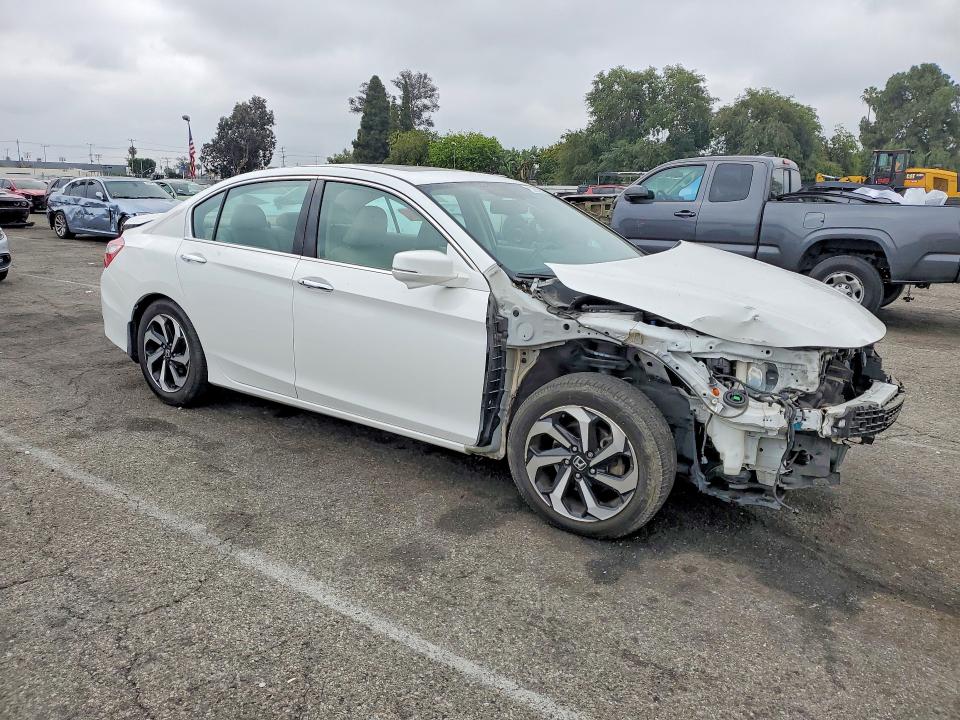 53639706 :رقم المزاد ، 1HGCR3F89GA000473 vin ، 2016 Honda Accord مزاد بيع
