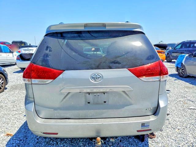 53377926 :رقم المزاد ، 5TDYK3DC3CS201055 vin ، 2012 Toyota Sienna مزاد بيع