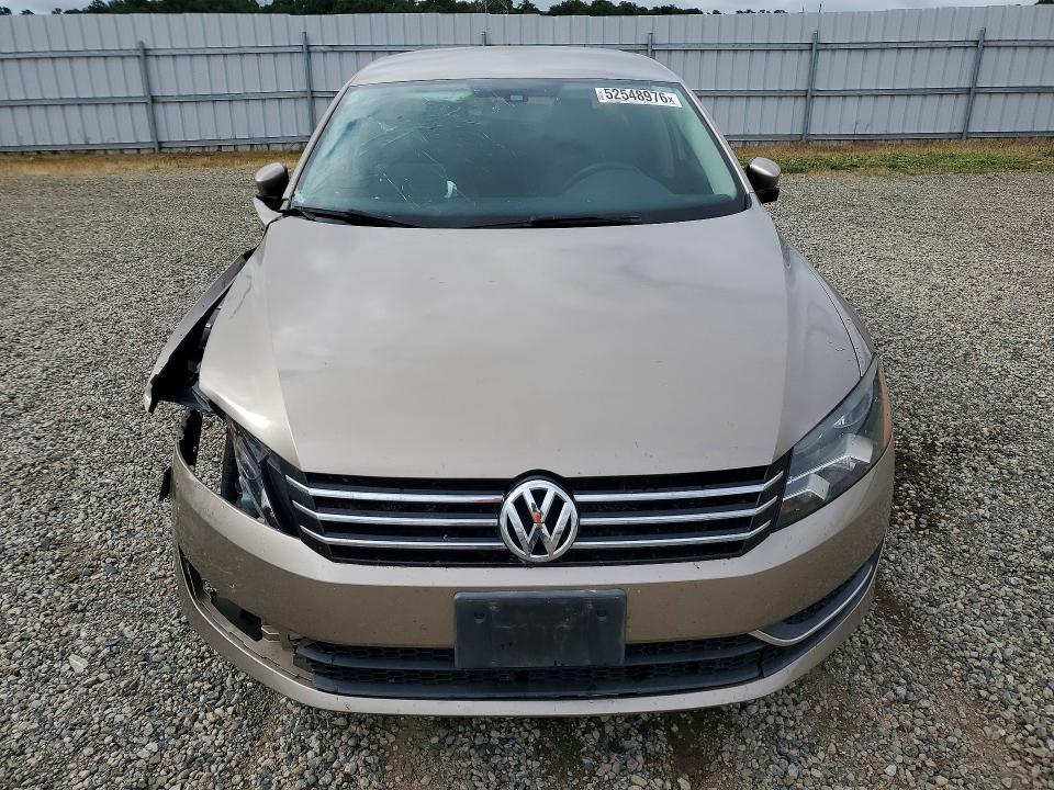 52548976 :رقم المزاد ، 1VWAT7A30FC007354 vin ، 2015 Volkswagen Passat مزاد بيع