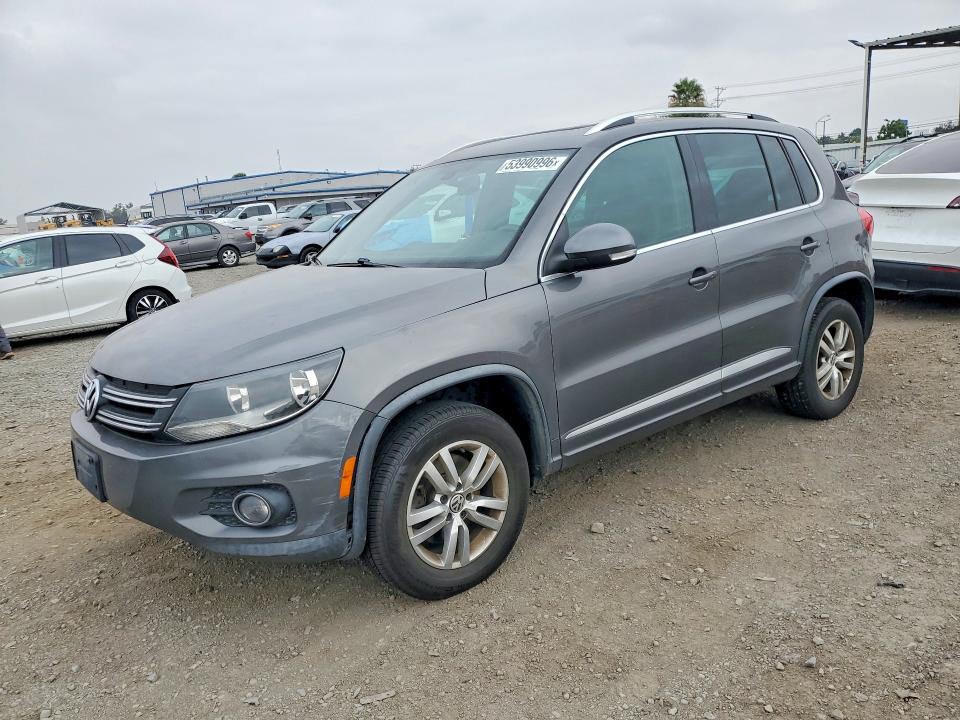 53990996 :رقم المزاد ، WVGBV7AX5GW011982 vin ، 2016 Volkswagen Tiguan مزاد بيع