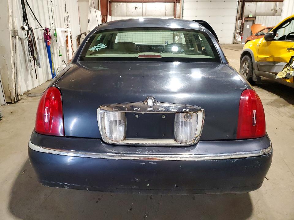 Продаж на аукціоні авто 2000 Lincoln Town Car, vin: 1LNHM81W2YY894293, номер лоту: 53125206
