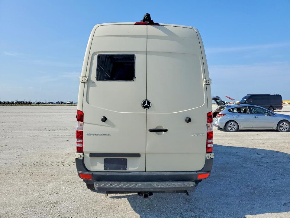 52066566 :رقم المزاد ، WD3PE7CD0JP636458 vin ، 2018 Mercedes-benz Sprinter مزاد بيع