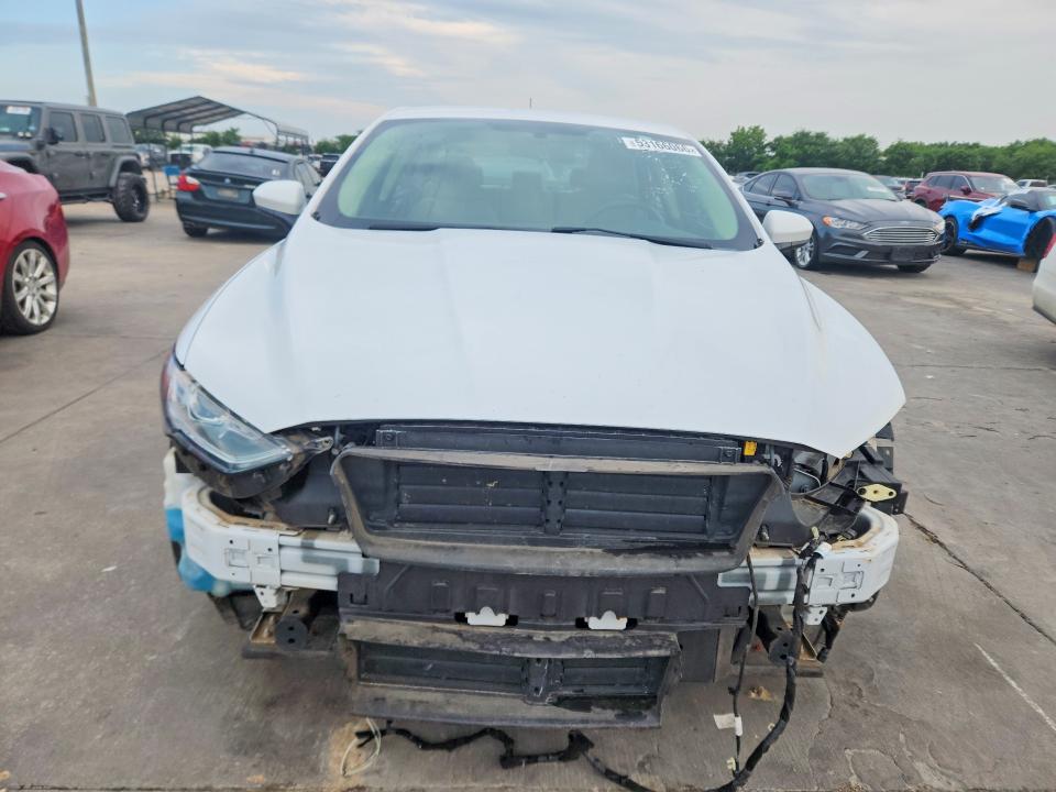 53166066 :رقم المزاد ، 3FA6P0UU5JR100170 vin ، 2018 Ford Fusion مزاد بيع