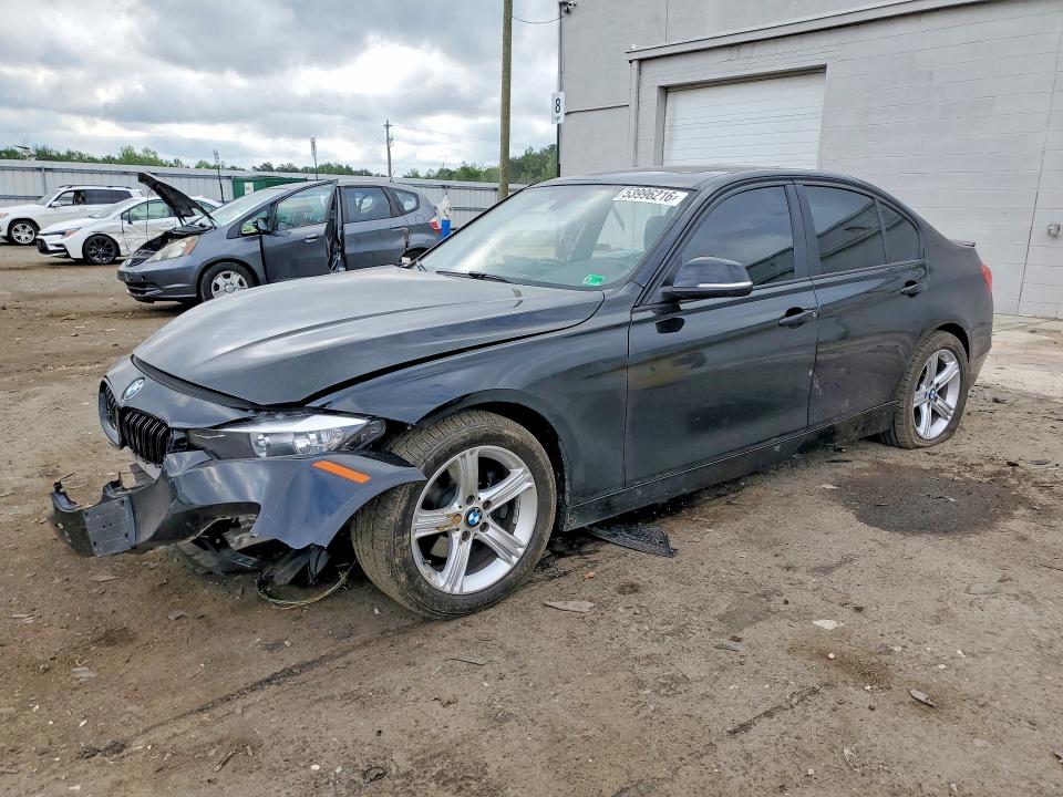 53996216 :رقم المزاد ، WBA3C3C5XDF981600 vin ، 2013 Bmw 320 مزاد بيع