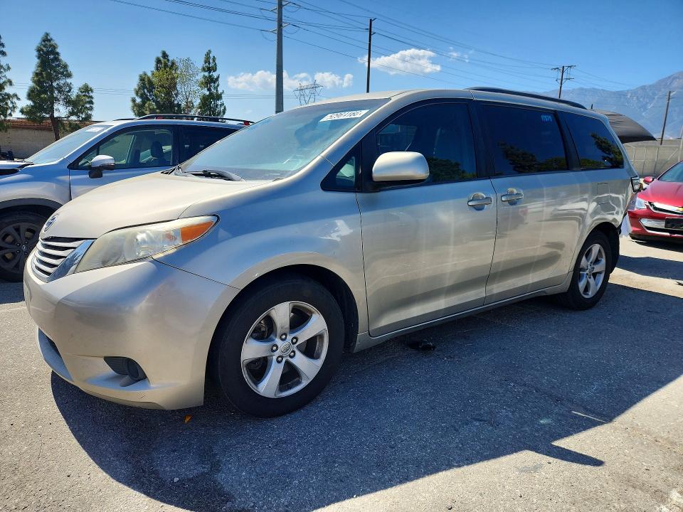 52964166 :رقم المزاد ، 5TDKK3DC6GS715073 vin ، 2016 Toyota Sienna مزاد بيع