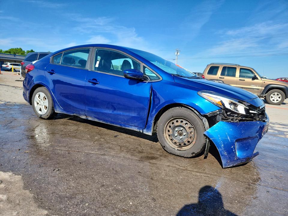 2017 Kia Forte მანქანა იყიდება აუქციონზე, vin: 3KPFL4A70HE131808, აუქციონის ნომერი: 51897206