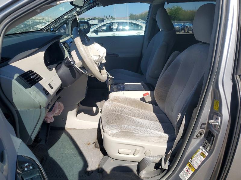 53366736 :رقم المزاد ، 5TDKK3DC8BS011904 vin ، 2011 Toyota Sienna مزاد بيع