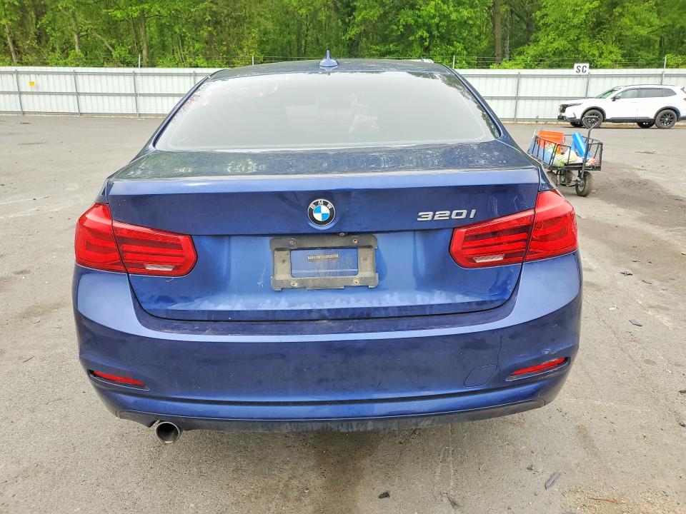 52413196 :رقم المزاد ، WBA8E1G58JNU89440 vin ، 2018 Bmw 320 مزاد بيع