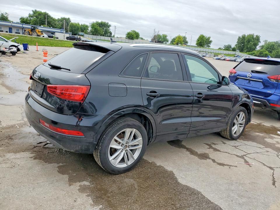 53635026 :رقم المزاد ، WA1BCCFS6HR013833 vin ، 2017 Audi Q3 مزاد بيع