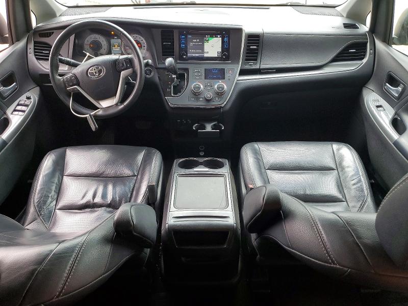 52942606 :رقم المزاد ، 5TDXZ3DCXHS877632 vin ، 2017 Toyota Sienna مزاد بيع