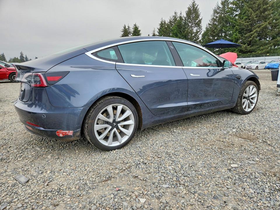 53125846 :رقم المزاد ، 5YJ3E1EA0JF020029 vin ، 2018 Tesla Model 3 مزاد بيع