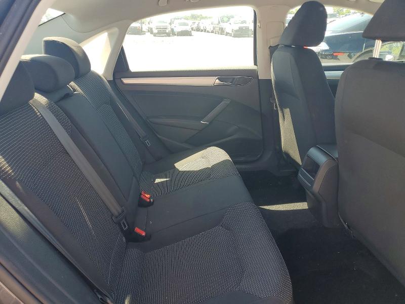 52049146 :رقم المزاد ، 1VWAT7A36HC042306 vin ، 2017 Volkswagen Passat مزاد بيع