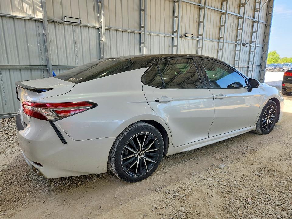 53199716 :رقم المزاد ، 4T1B61HK8JU051769 vin ، 2018 Toyota Camry مزاد بيع