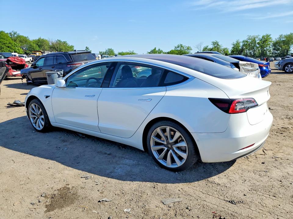 53473866 :رقم المزاد ، 5YJ3E1EA5JF015733 vin ، 2018 Tesla Model 3 مزاد بيع