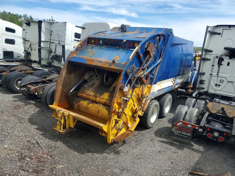 50059156 :رقم المزاد ، 1FVHCYBSXBDAZ4611 vin ، 2011 Freightliner M2 مزاد بيع