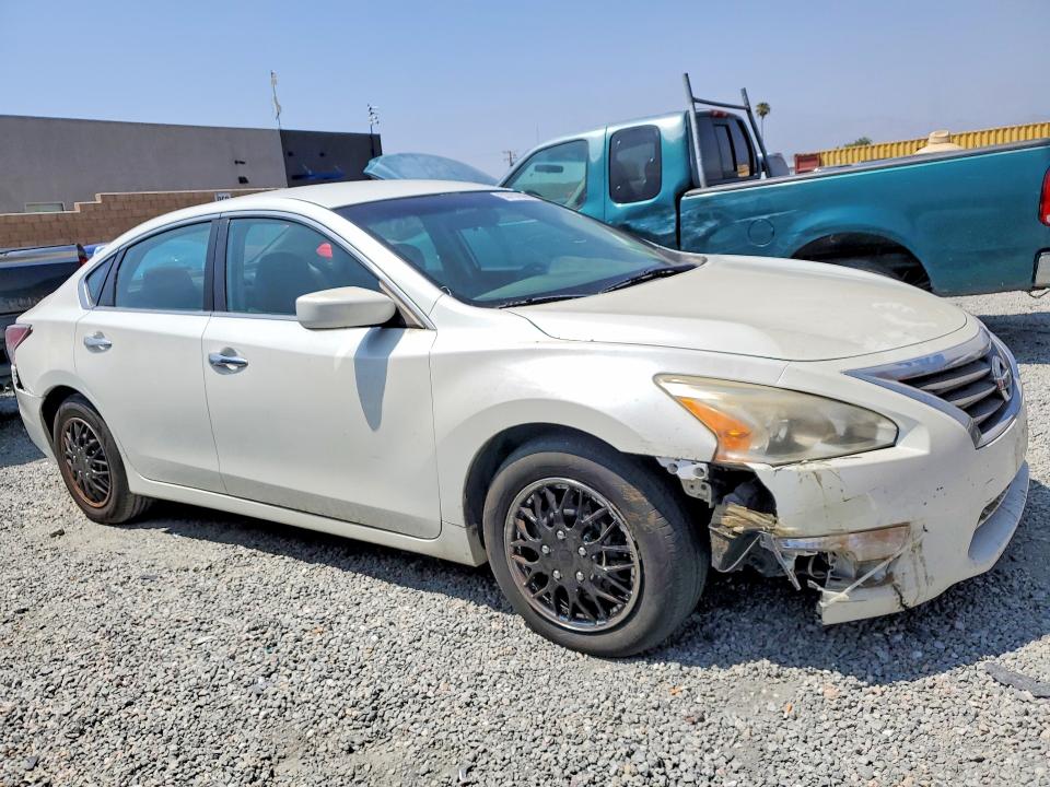 2014 Nissan Altima მანქანა იყიდება აუქციონზე, vin: 1N4AL3AP6EC273951, აუქციონის ნომერი: 53757046