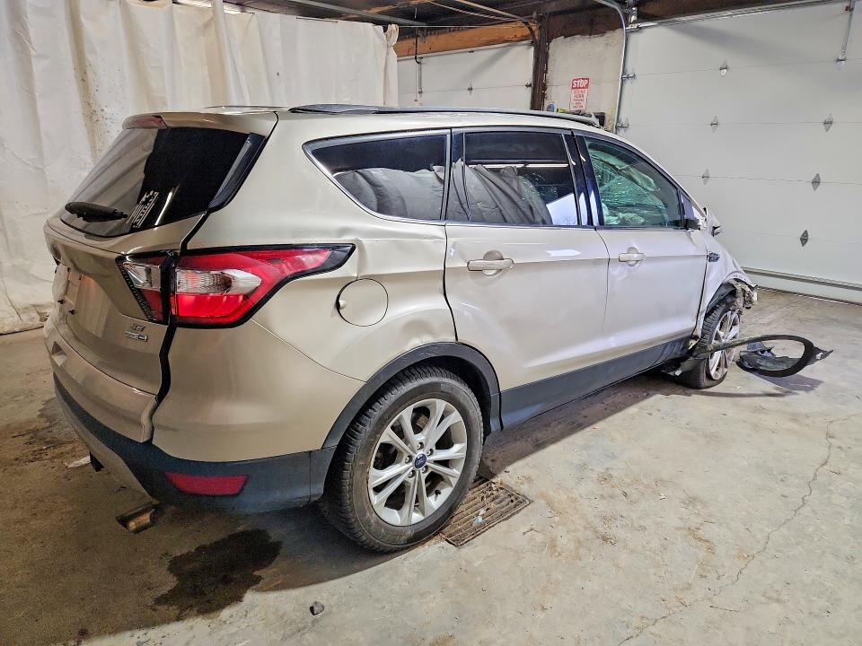 2017 Ford Escape მანქანა იყიდება აუქციონზე, vin: 1FMCU9GD2HUC77022, აუქციონის ნომერი: 53728776