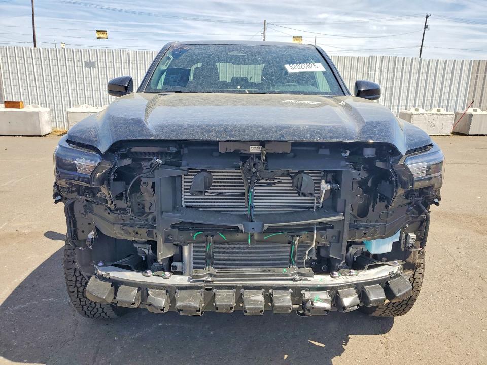 52028826 :رقم المزاد ، 3TMLB5JN8SM205371 vin ، 2025 Toyota Tacoma مزاد بيع